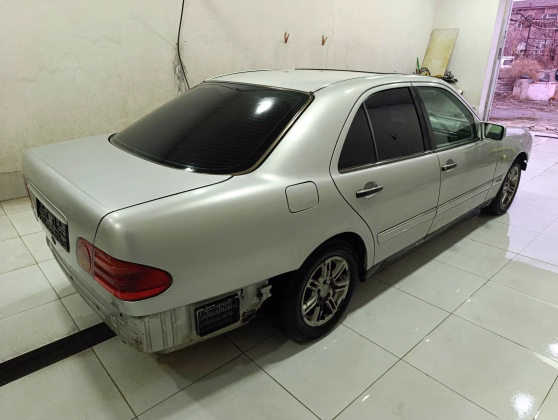 Mercedes-Benz E 200