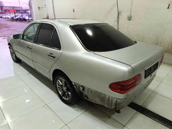 Mercedes-Benz E 200