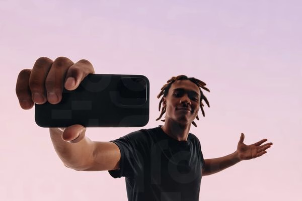 Man holding smartphone