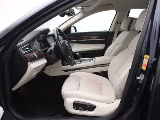 BMW 730