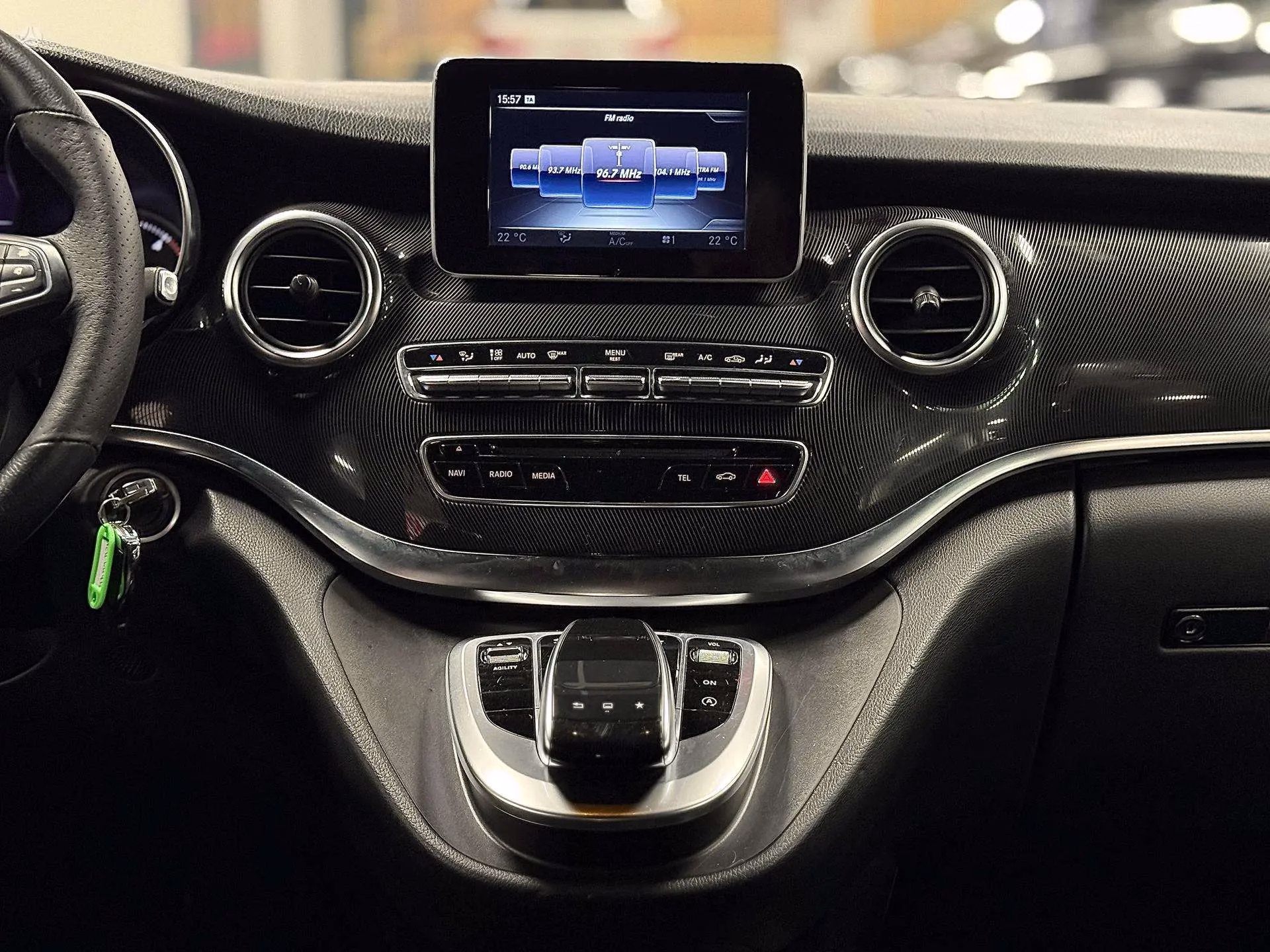 Mercedes-Benz V 220
