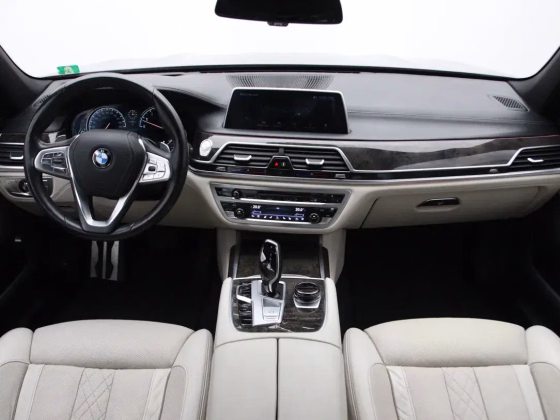 BMW 750