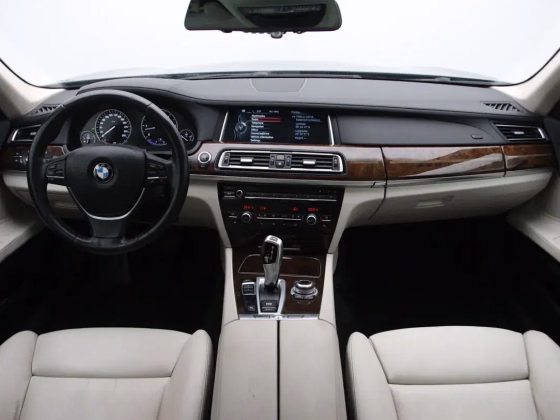 BMW 730