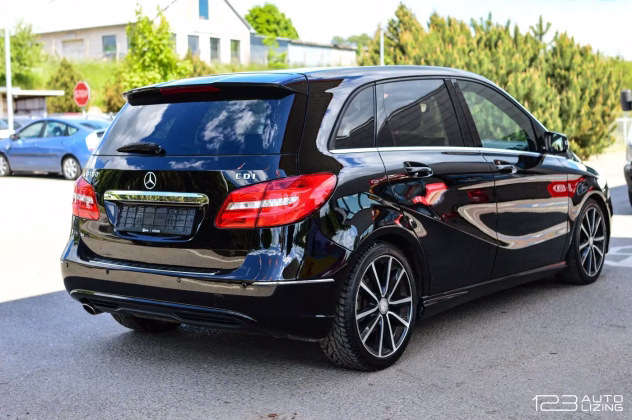 Mercedes-Benz B 180