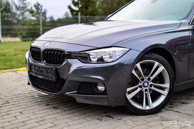 BMW 330