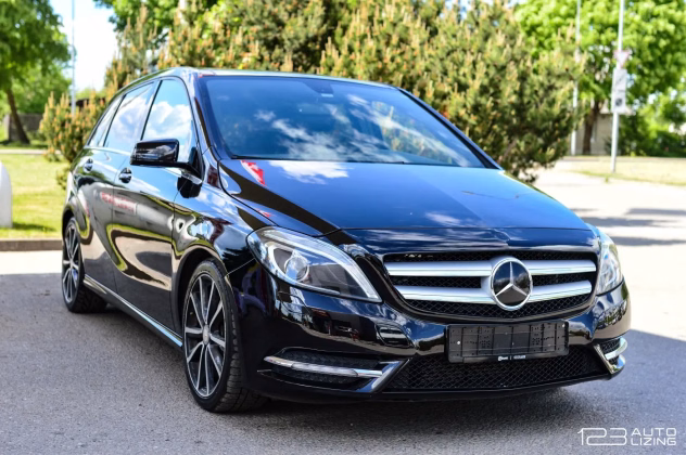 Mercedes-Benz B 180