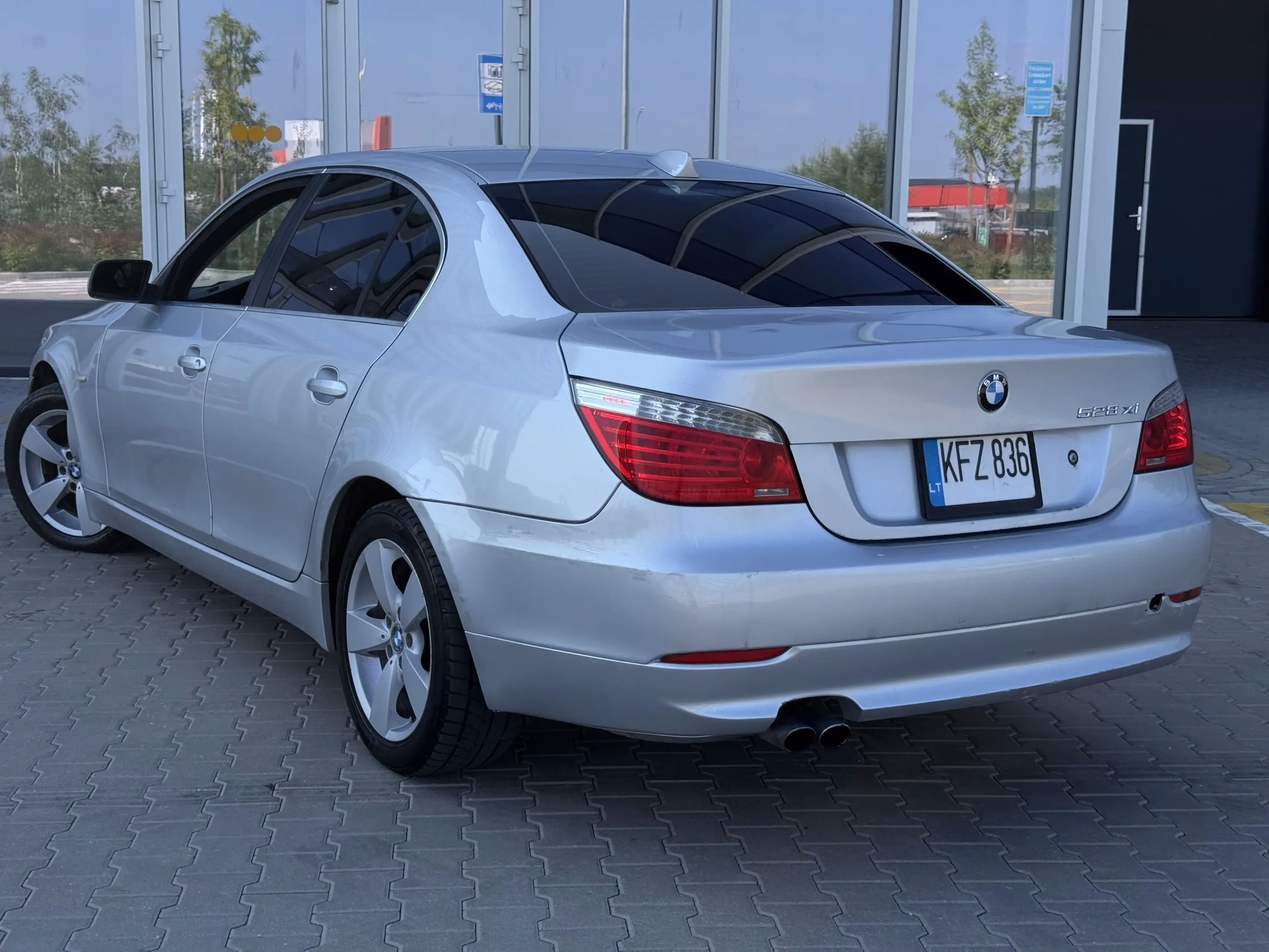 BMW 528