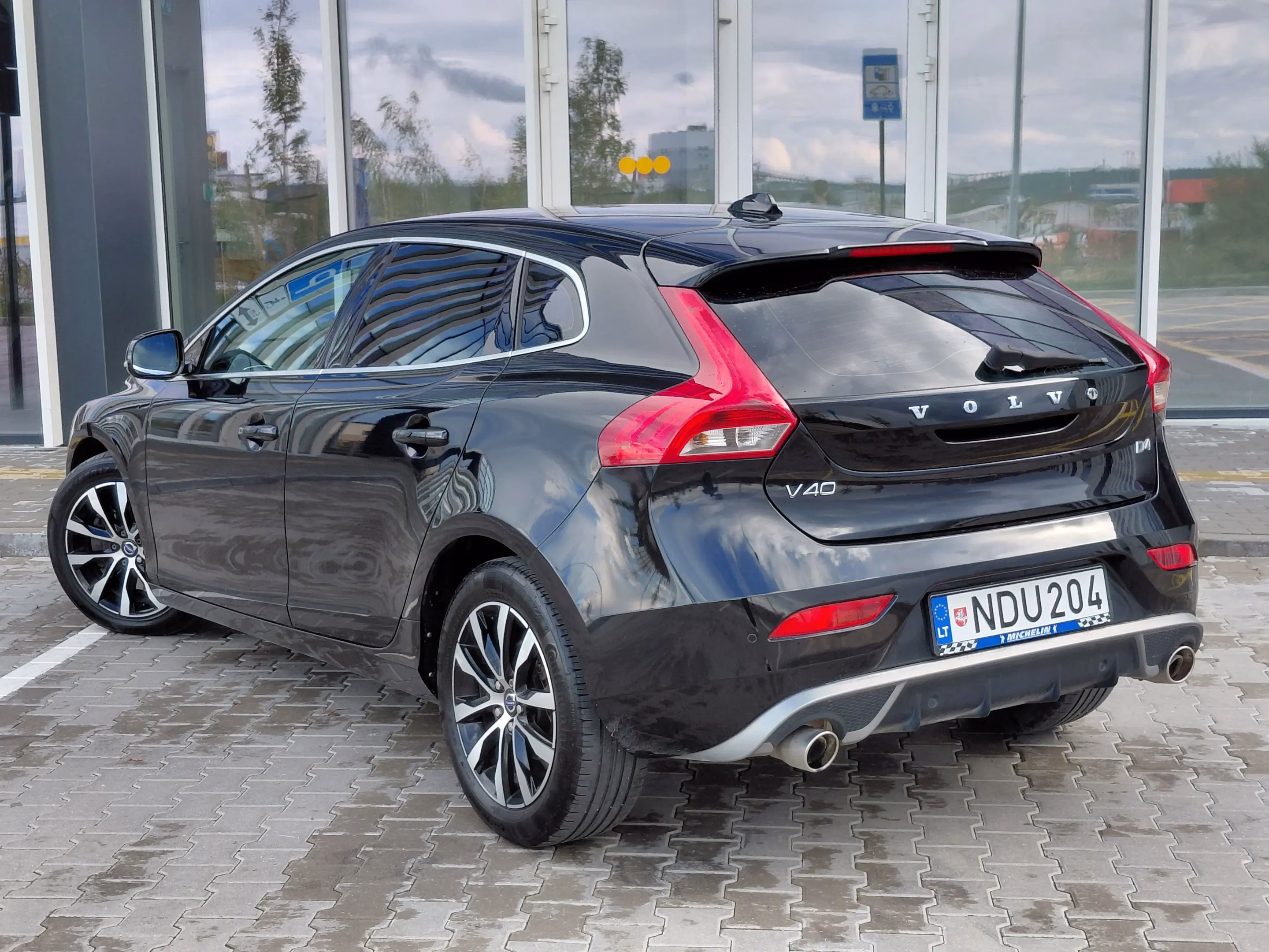 Volvo V40