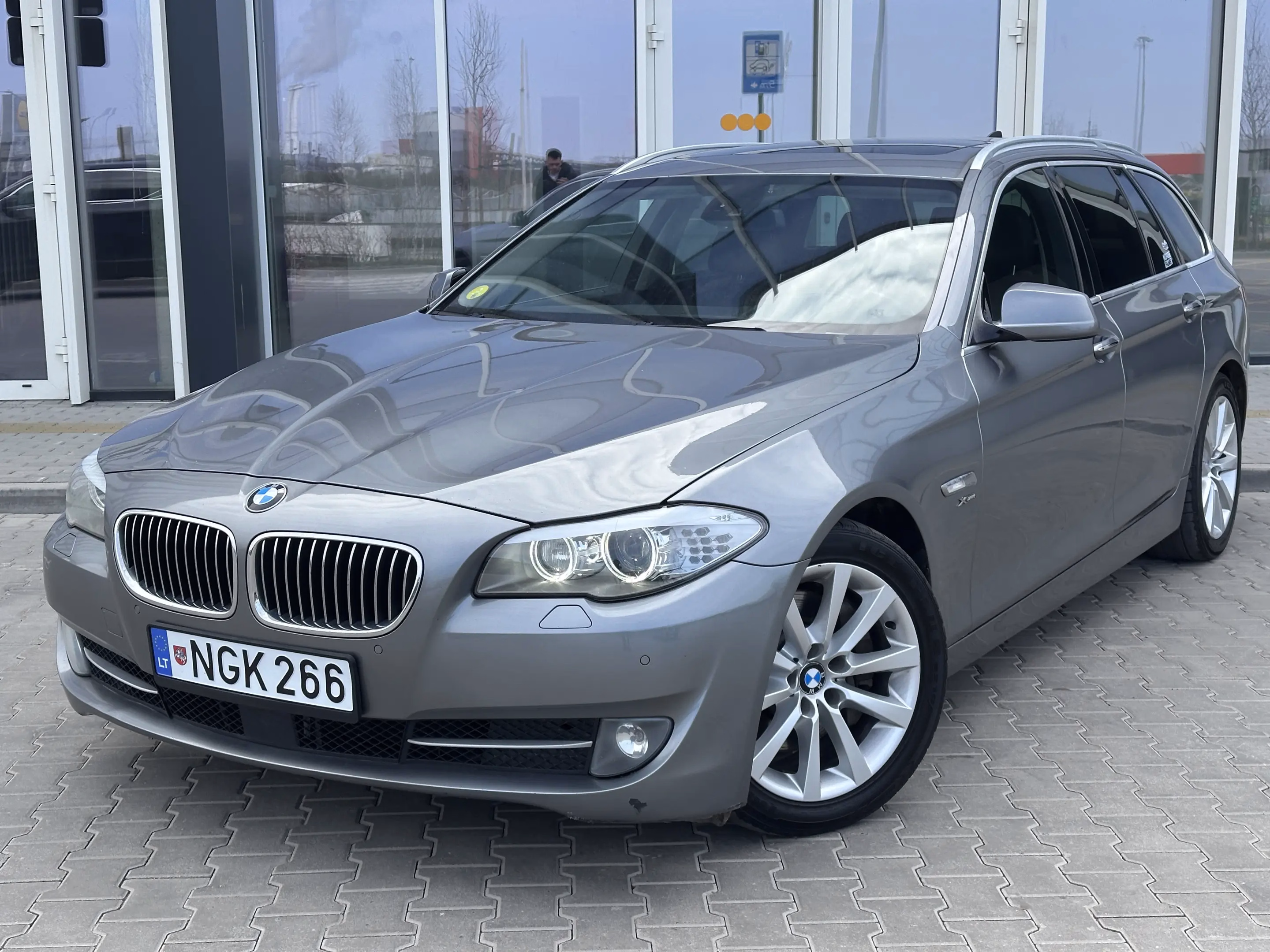 BMW 530