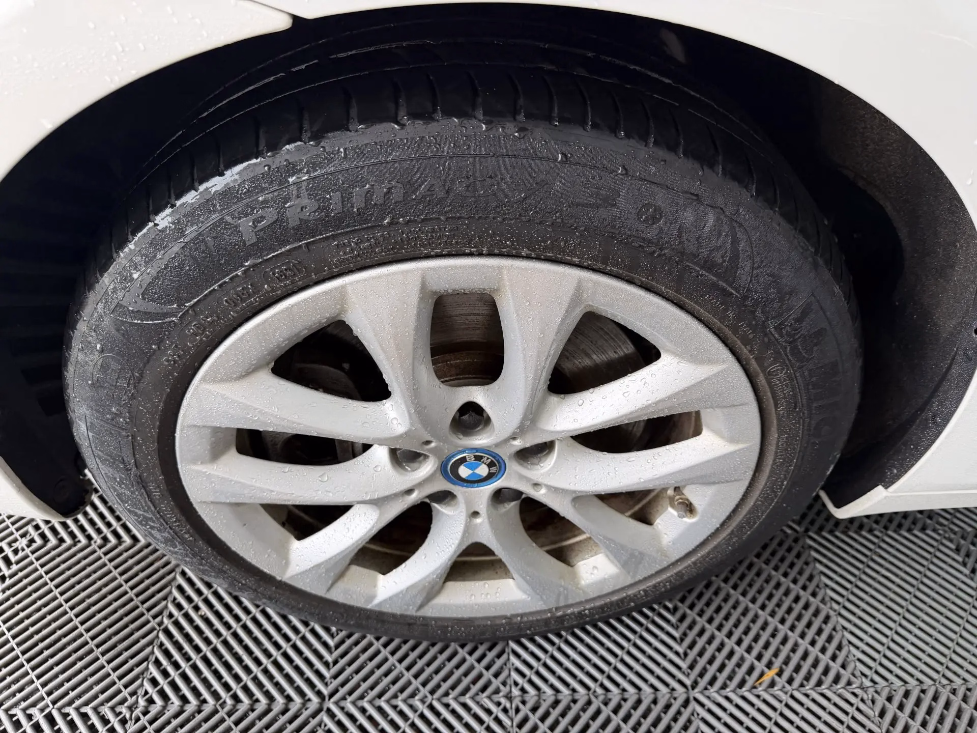 BMW 225