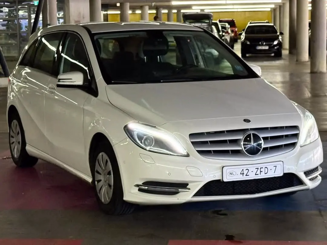 Mercedes-Benz B 180