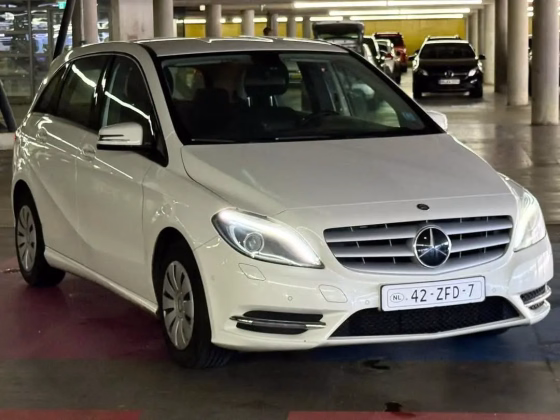 Mercedes-Benz B 180
