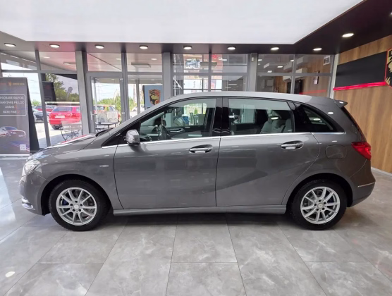 Mercedes-Benz B 180