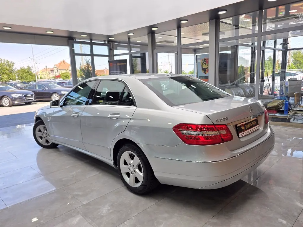 Mercedes-Benz E 200