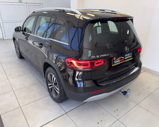 Mercedes-Benz GLB 200