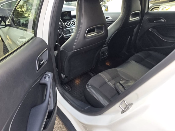Mercedes-Benz GLA 220