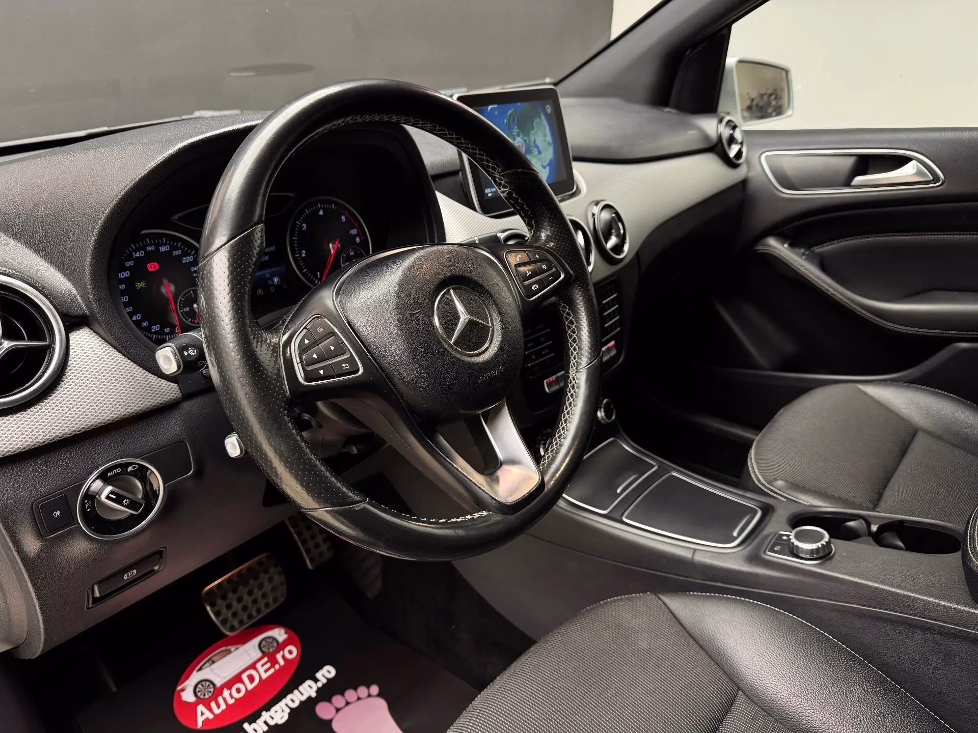 Mercedes-Benz B 180