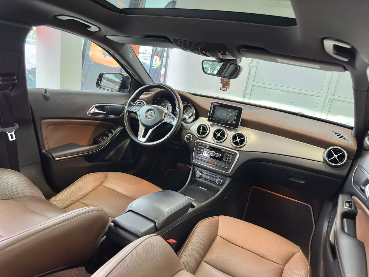 Mercedes-Benz GLA 200