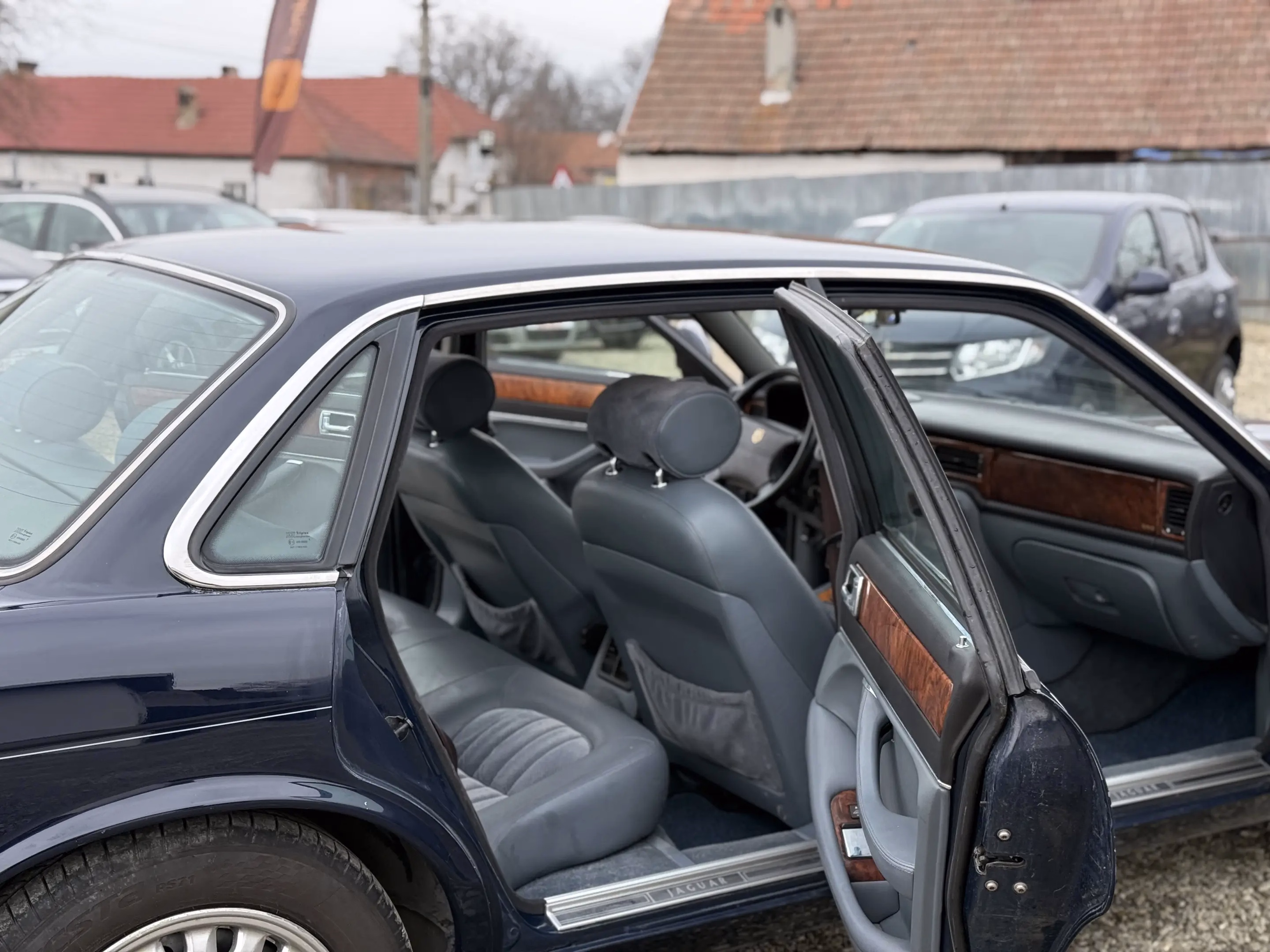 Jaguar XJ6