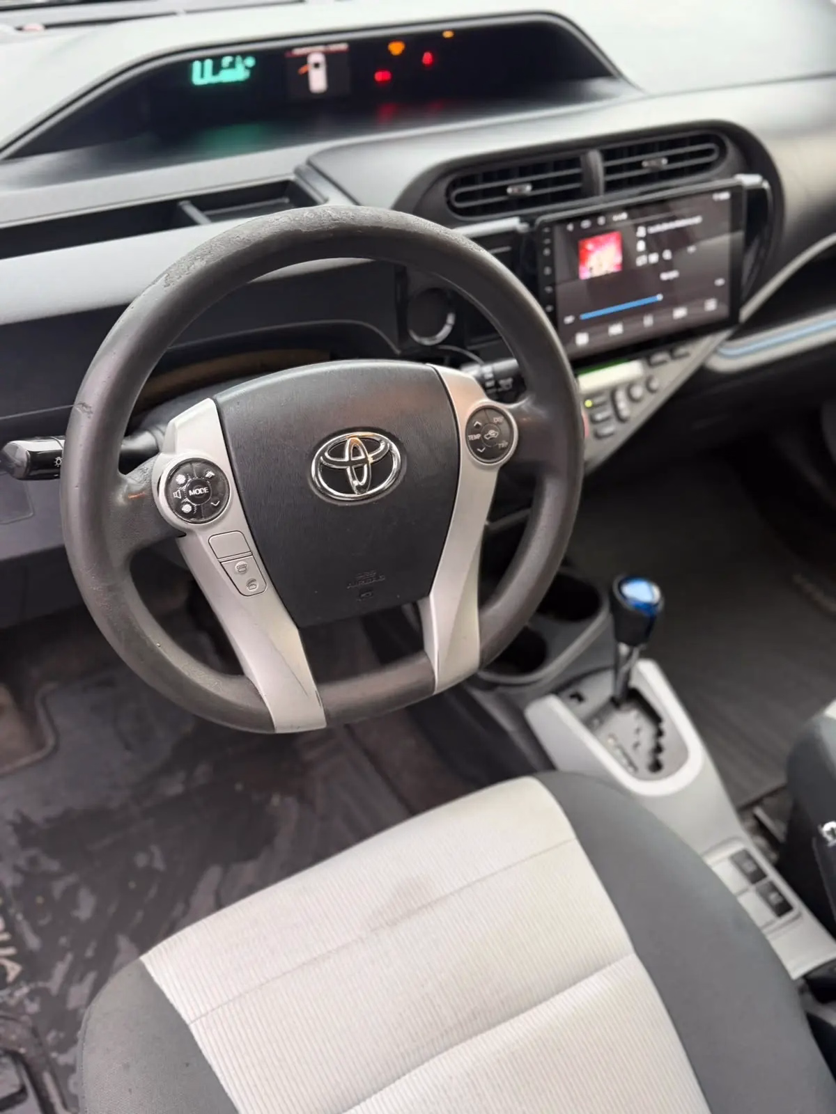 Toyota Aqua / Prius c
