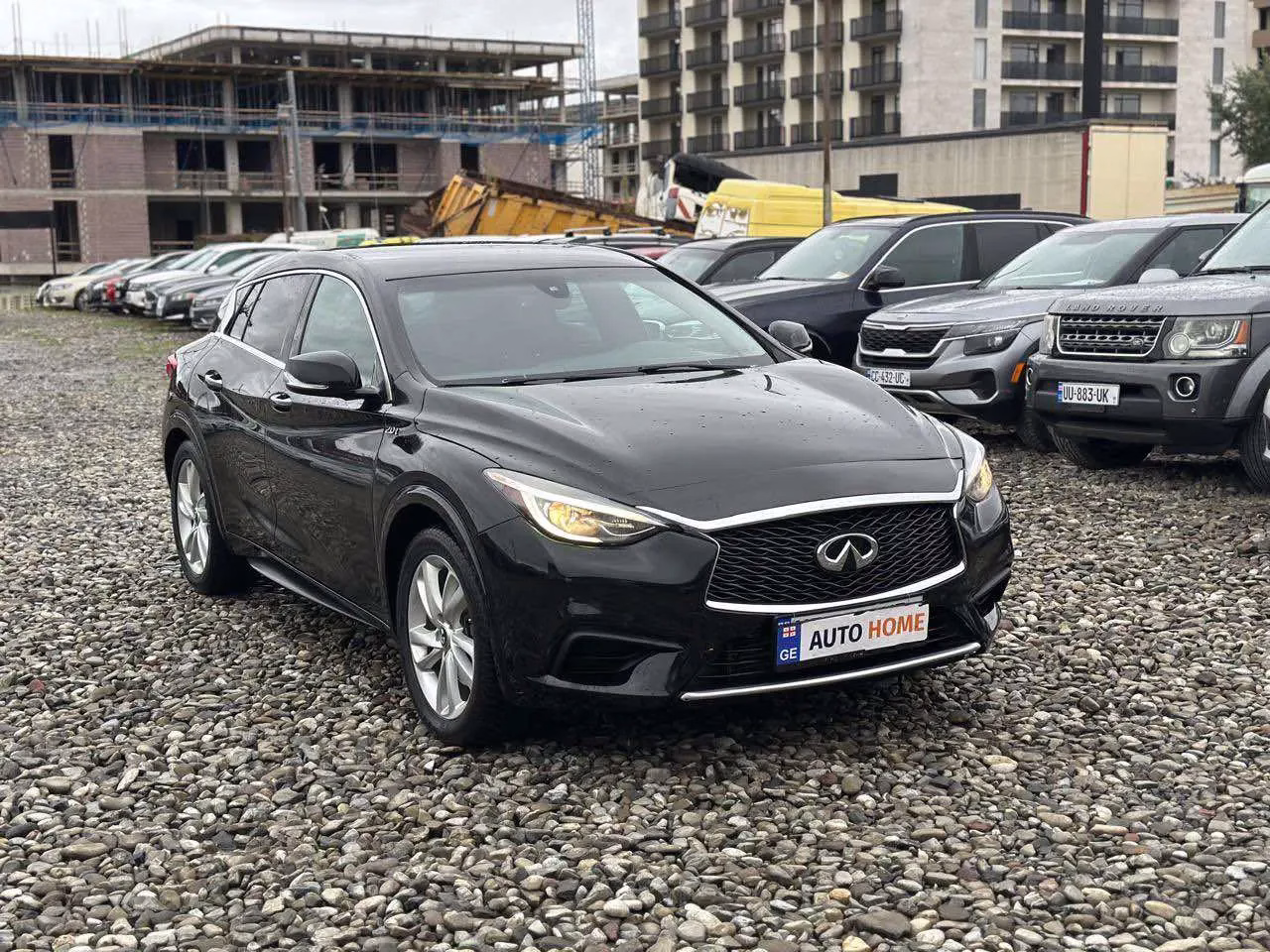 Infiniti QX30