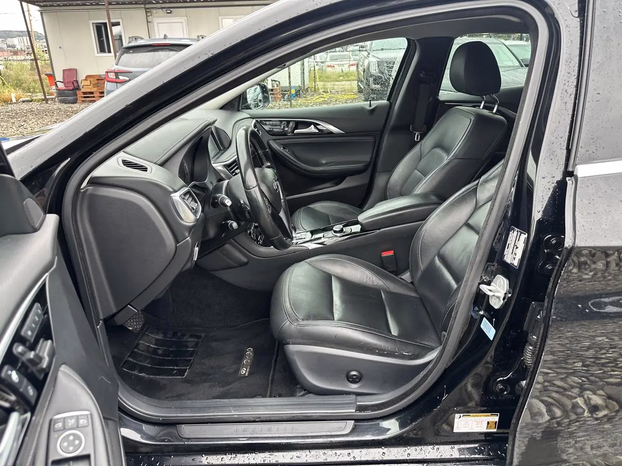 Infiniti QX30