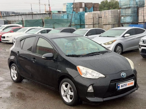 Toyota Aqua / Prius c