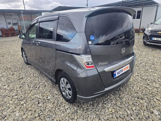 Honda FR-V