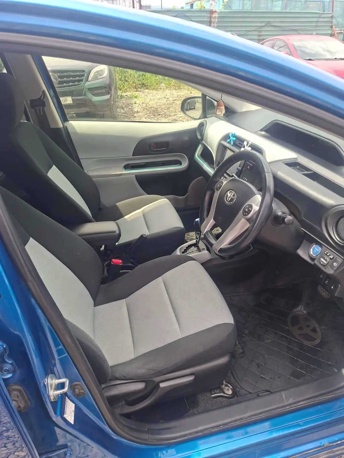 Toyota Aqua / Prius c