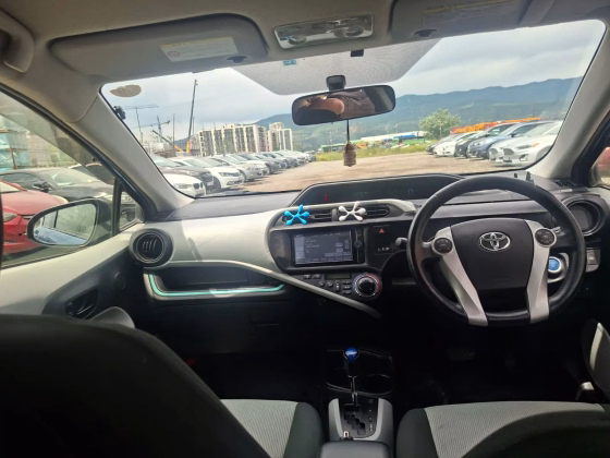 Toyota Aqua / Prius c