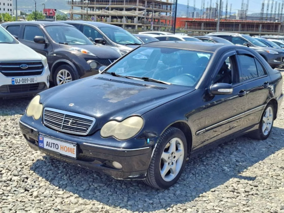 Mercedes-Benz C 240