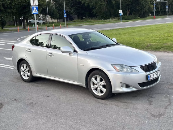 Lexus IS 220