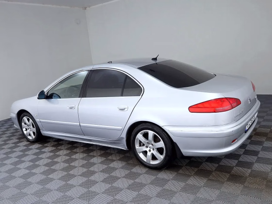 Peugeot 607