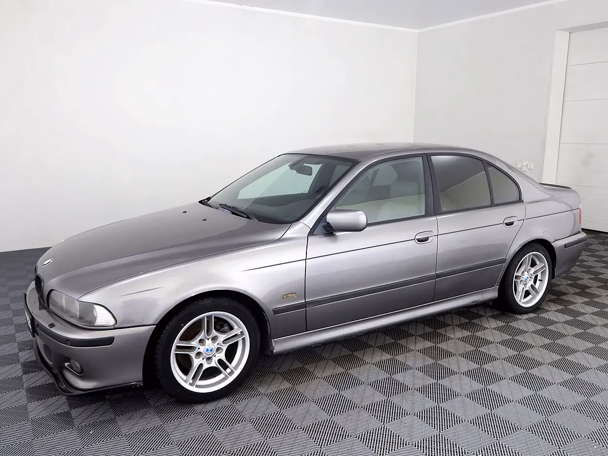 BMW 530