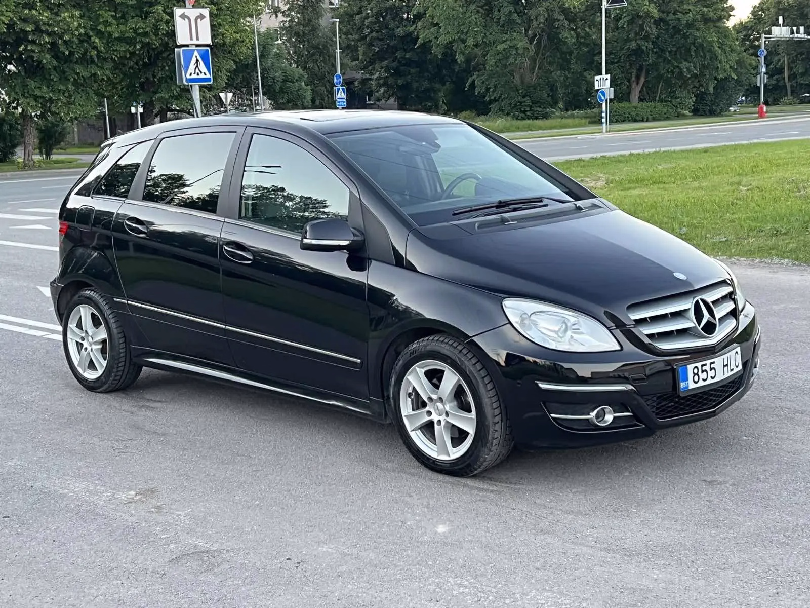 Mercedes-Benz B 200
