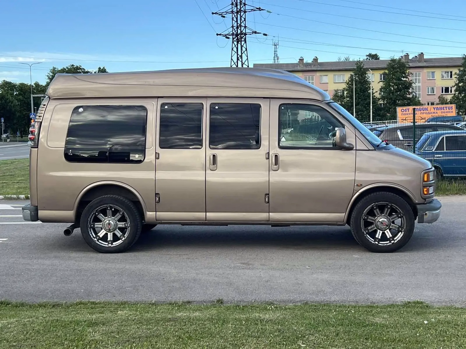 GMC Savana