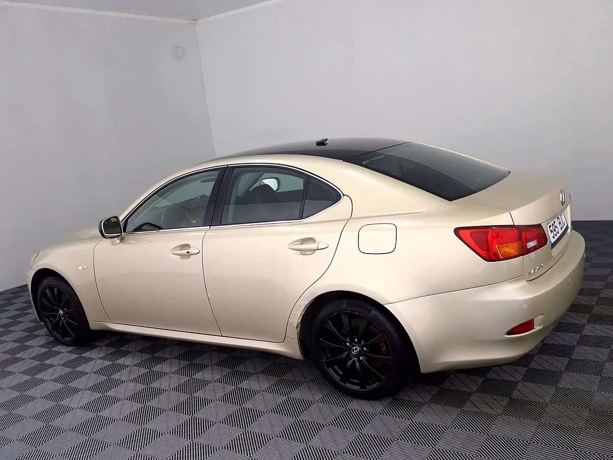 Lexus IS 220