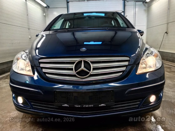 Mercedes-Benz B 180