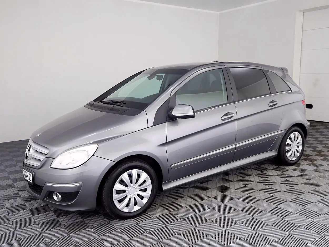 Mercedes-Benz B 180
