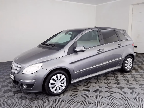 Mercedes-Benz B 180