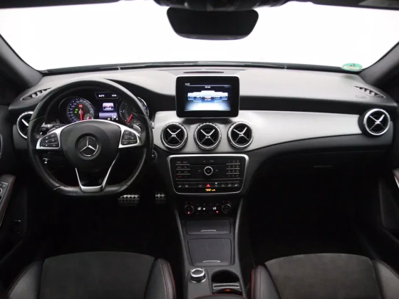 Mercedes-Benz GLA 220
