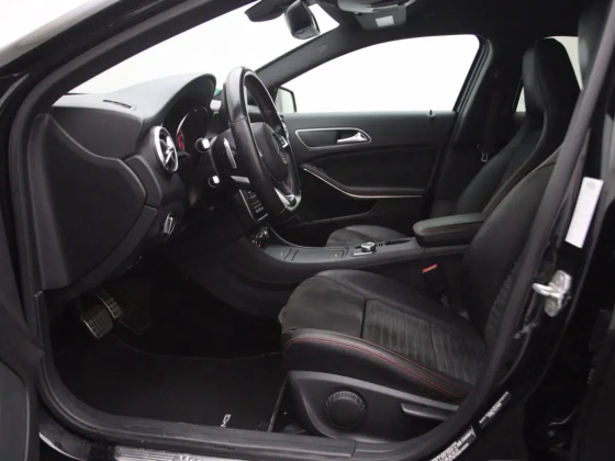 Mercedes-Benz GLA 220