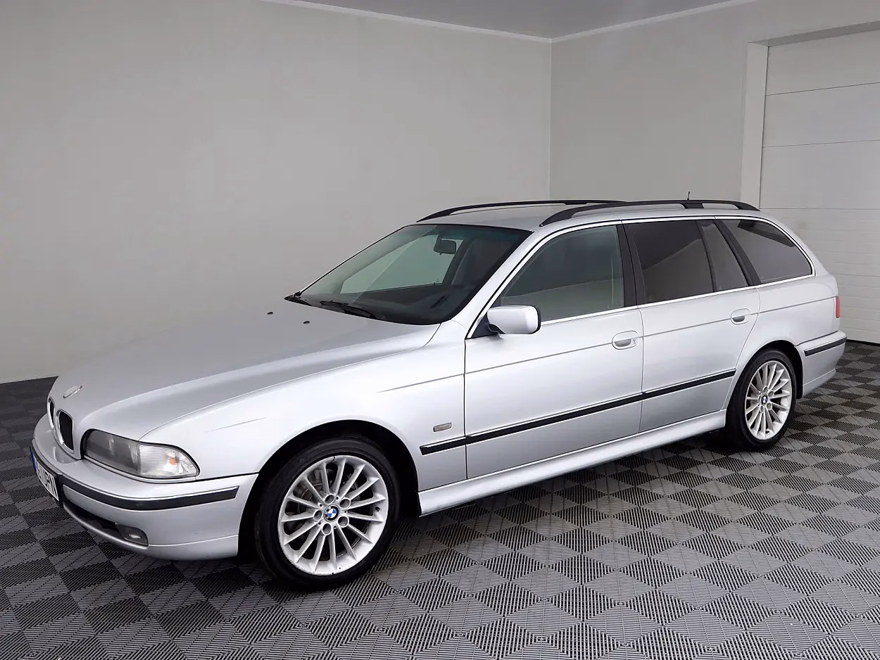 BMW 523