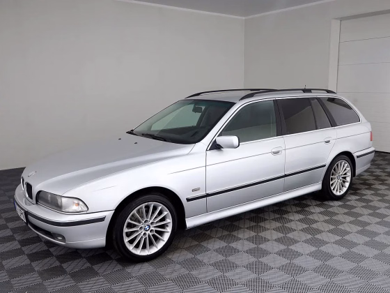 BMW 523