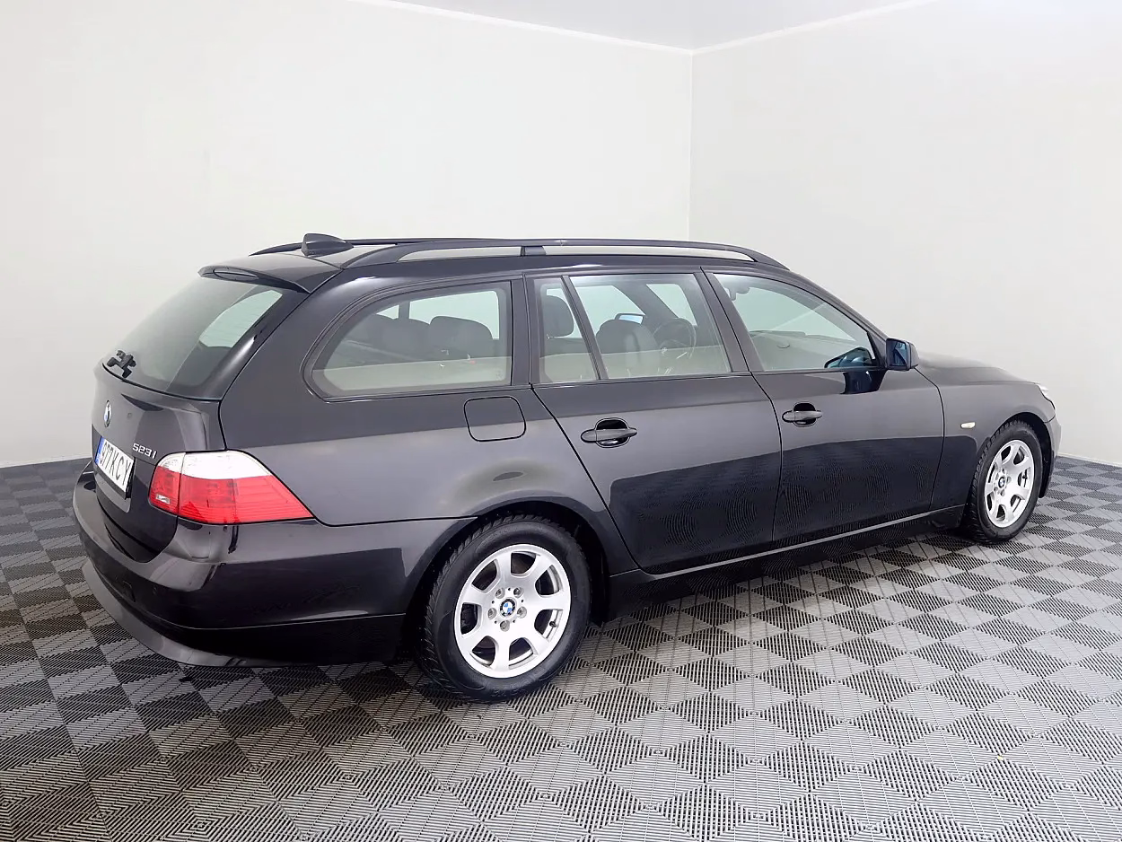 BMW 523