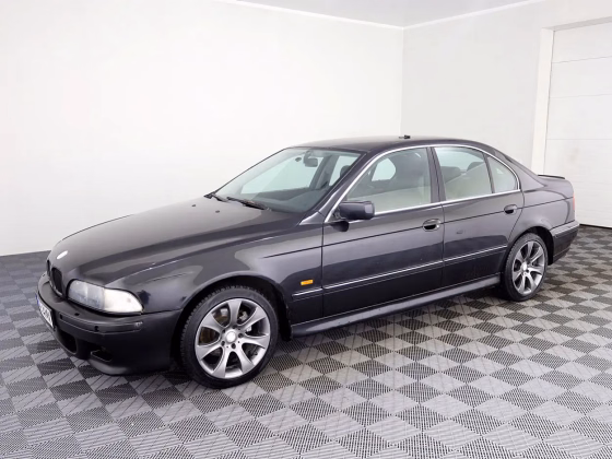 BMW 523