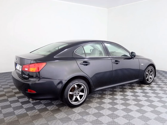 Lexus IS 220