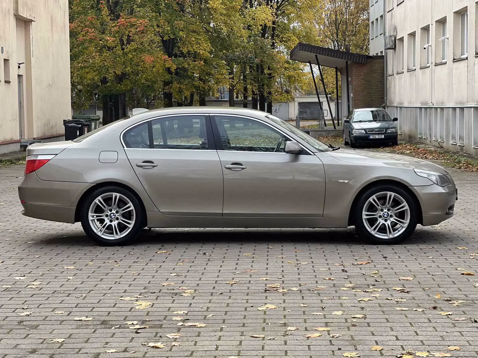 BMW 523