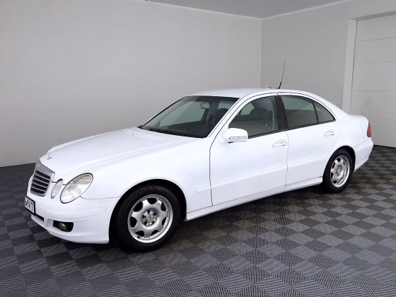 Mercedes-Benz E 200