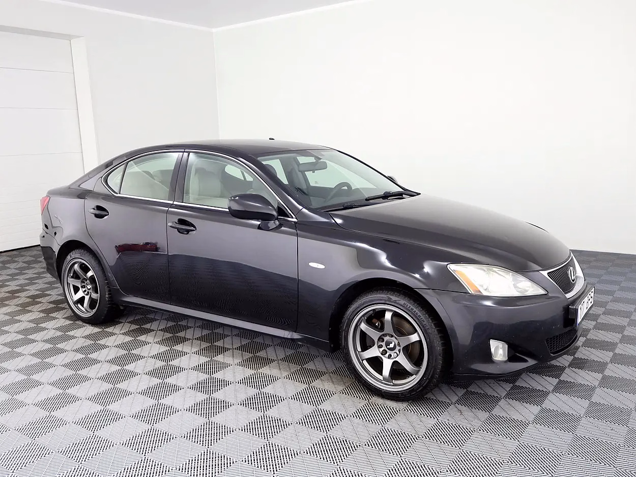 Lexus IS 220